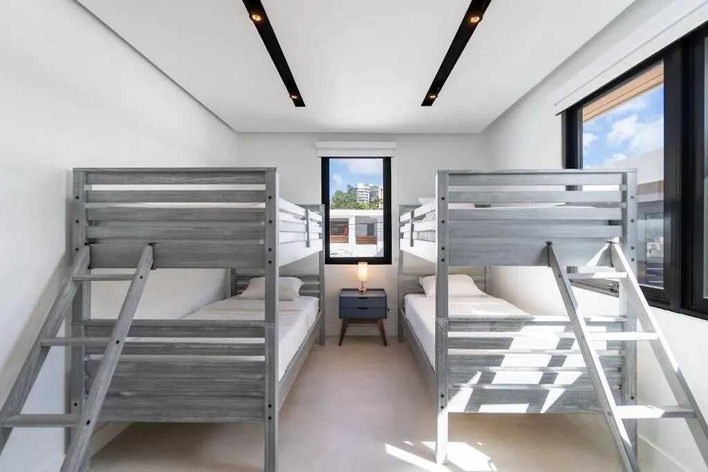 Emerald Haus 12Bd 6Bath Sleeps 26 People San Juan 0*,  Portoriko